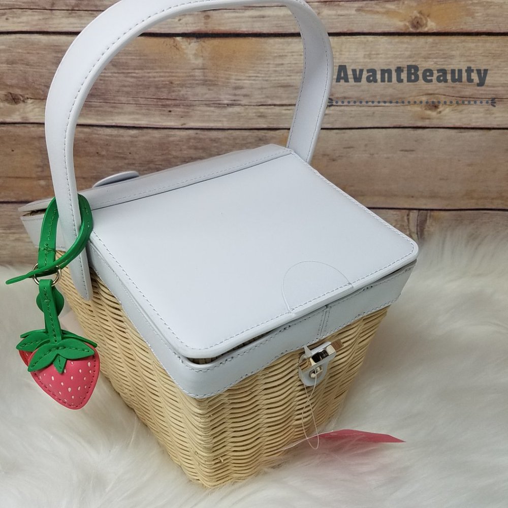 Kate Spade Picnic In The Park Basket Strawberry White Crossbody Strap included! - Picture 7 of 14